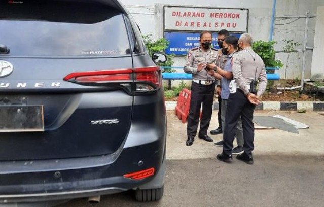 Gunakan Pelat Palsu, Polri Tegaskan Fortuner Penabrak Motor di Rawamangun Bukan Anggota Polri