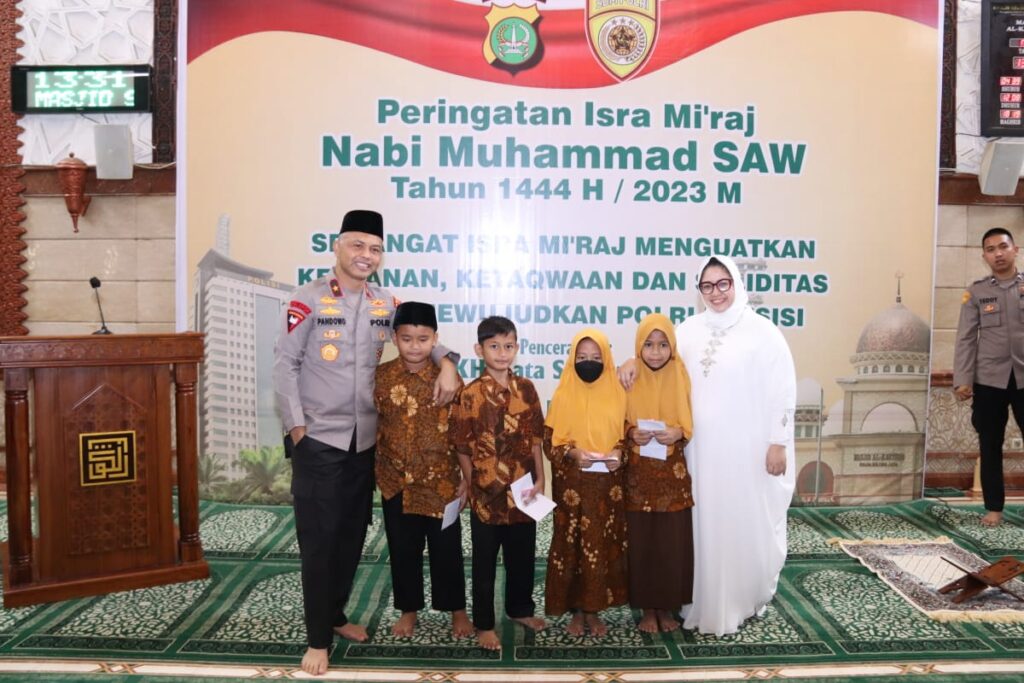 Wakapolda Metro Jaya Hadiri Peringatan Isra Mi’raj Nabi 1444 H di Masjid Al-Kautsar