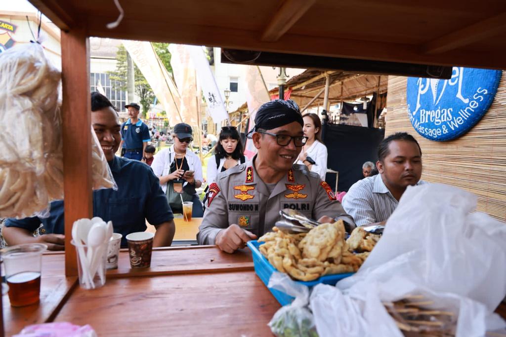 Suasana Pasar Kangen Polda DIY