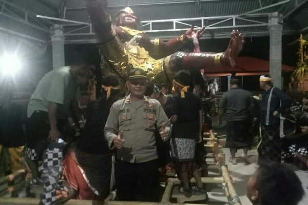 Polisi Amankan Pawai Ogoh-ogoh di Desa Kosio