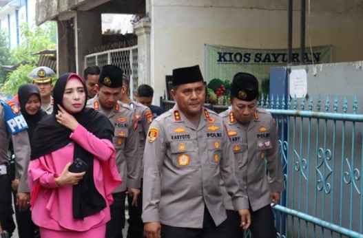 Kapolda Metro Jaya Melayat ke Rumah Duka Polisi yang Meninggal Saat Operasi Ketupat 2023