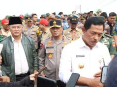 Kapolda Jateng dan Pangdam Berikan Bantuan Pada Warga Terdampak Banjir di Jepara