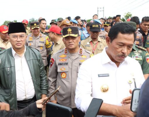 Kapolda Jateng dan Pangdam Berikan Bantuan Pada Warga Terdampak Banjir di Jepara
