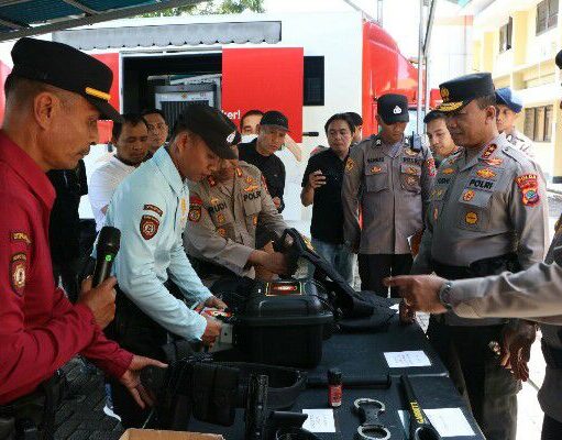 Kapolda Sulut Kunjungi Ditpamobvit dan Markas Brimob, Cek Personel dan Peralatan