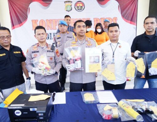 Pers Release Kapolres Metro Bekasi Tentang Pengungkapan Pemalsuan Uang