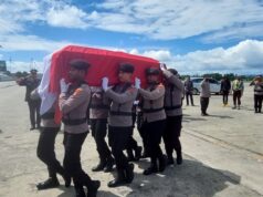 Jenazah Briptu Anumerta Sandi Korban Penembakan KKB Diterbangkan ke Jayapura