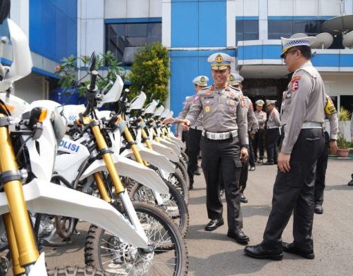 Kakorlantas Serahkan 500 Kendaraan Roda Dua Untuk Satgas Urai Kemacetan
