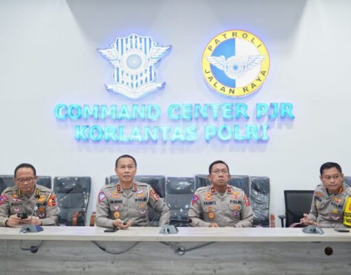 Kakorlantas Polri Lakukan Pengecekan Kesiapan Command Center di KM 29 dan KM 188 Cirebon