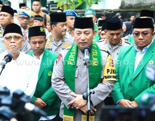 Tebar Kebaikan Idul Fitri 1445 H, Kapolri Beri Bantuan Sembako ke Persatuan Umat Islam