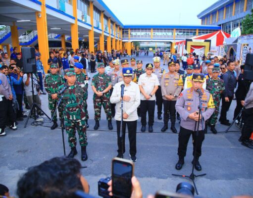 Kapolri dan Panglima TNI Meninjau Kesiapan Pengamanan Mudik di Terminal Purabaya