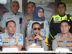 Kepada Keluarga Korban Kecelakaan KM 58 Tol Japek Polri Berikan Tali Asih