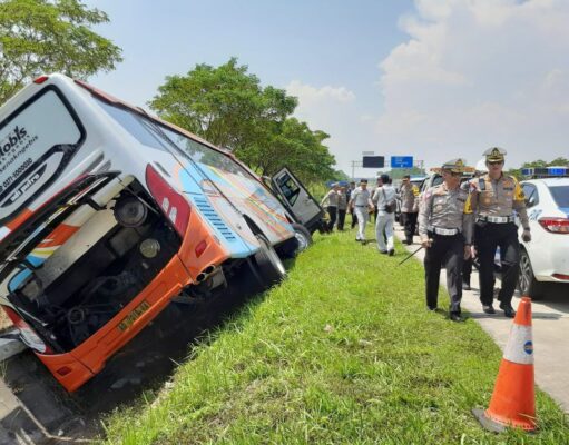 7 Orang Meninggal Dunia dalam Kecelakaan Bus Tol KM 370 Batang-Semarang