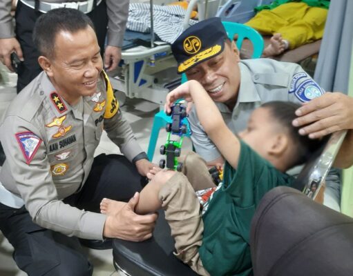 Kakorlantas Beri Trauma Healing Anak Yatim dan Piatu Pasca Kecelakaan KM 370 Tol Batang-Semarang