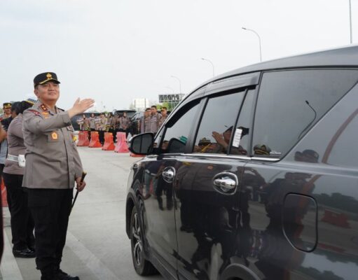 Kapolda Riau Lakukan Pengecekan Tol Sungai Pinang Guna Memastikan Keamanan Pemudik Lebaran 2024