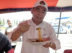 Menteri PMK Puji Masakan Dapur Lapangan Satbrimob Polda Lampung