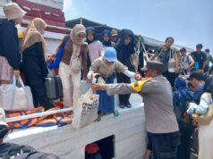 Ops Ketupat Jaya 2024 Polres Kepulauan Seribu Siaga Bantu Wisatawan di Dermaga
