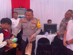 Kapolsek Pademangan Berikan HP Baru ke Dua Orang Anak yang Menjadi Korban Penipuan