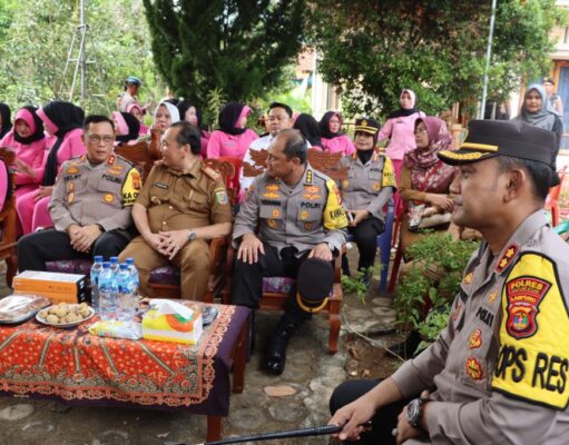 Kapolres Lampung Utara Dampingi Kapolda Lampung Melayat ke Rumah Duka Nakes Meninggal Saat Operasi Ketupat Krakatau 2024
