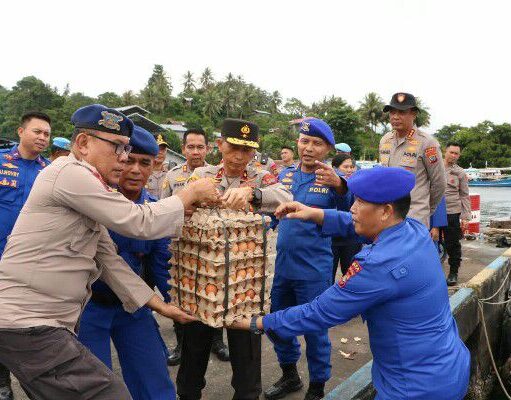 Polda Sulut Kirim Personel dan Logistik Bantu Warga Terdampak Erupsi Gunung Ruang di Sitaro