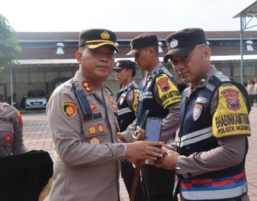 Dukung Pelaksanaan Tugas, Bhabinkamtibmas Polres Boyolali Mendapatkan HP Motorola LEX 11