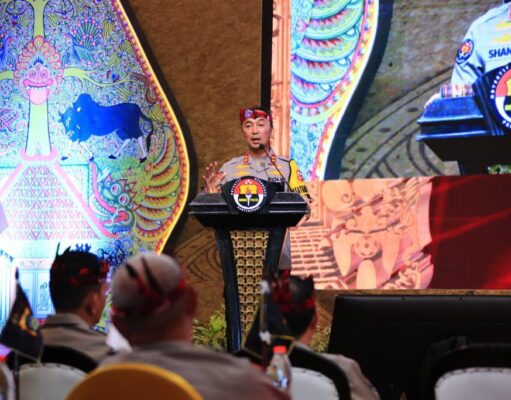 Kadiv Humas Polri Beri Penghargaan Pada 7 Anggota dengan Nilai Sertifikasi Kompetensi Terbaik