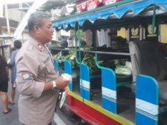 Memakai Kereta Kelinci, Bhabinkamtibmas Semanggi Jual Sayur Bayar Seikhlasnya dan Gratis Bagi Warga Kurang Mampu