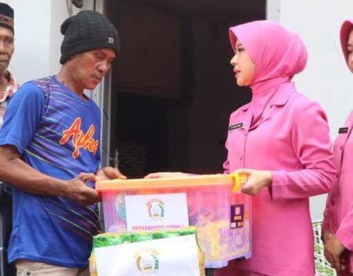 Safari Bhayangkari Cabang Garut Peduli Warga Terdampak Bencana Alam Gempa Bumi