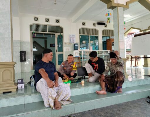 Bhabinkamtibmas Sidorejo Kidul Ajak Pengurus Remas dan Takmir Masjid Nurul Hikmah Sikapi Hasil Pemilu Dengan Damai