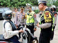 Polres Metro Depok Tindak Tegas Pengendara Motor Yang Lawan Arus di Cimanggis
