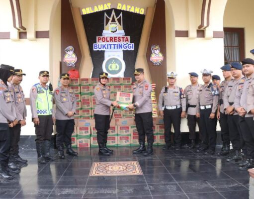 Bantuan Untuk Korban Bencana Sumbar Dari Polda Riau Tiba Di Polresta Bukittinggi