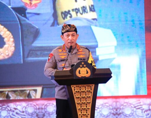 Kapolri Berikan Penghargaan Kepada Casis Bintara Polri Korban Begal