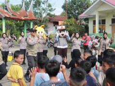SSDM Polri Berikan Pelayanan Trauma Healing Kepada Anak-Anak Terdampak Banjir Lahar Dingin di Sungai Jambu