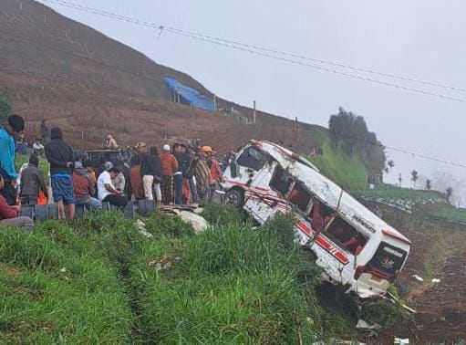 Satlantas Polres Banjarnegara Ungkap Penyebab Minibus Wisatawan Dieng Terguling di Bukit Barisan