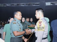 Sinergitas TNI-Polri, Pangdam Jaya Beri Penghargaan Kepada Kapolsek Mampang Prapatan